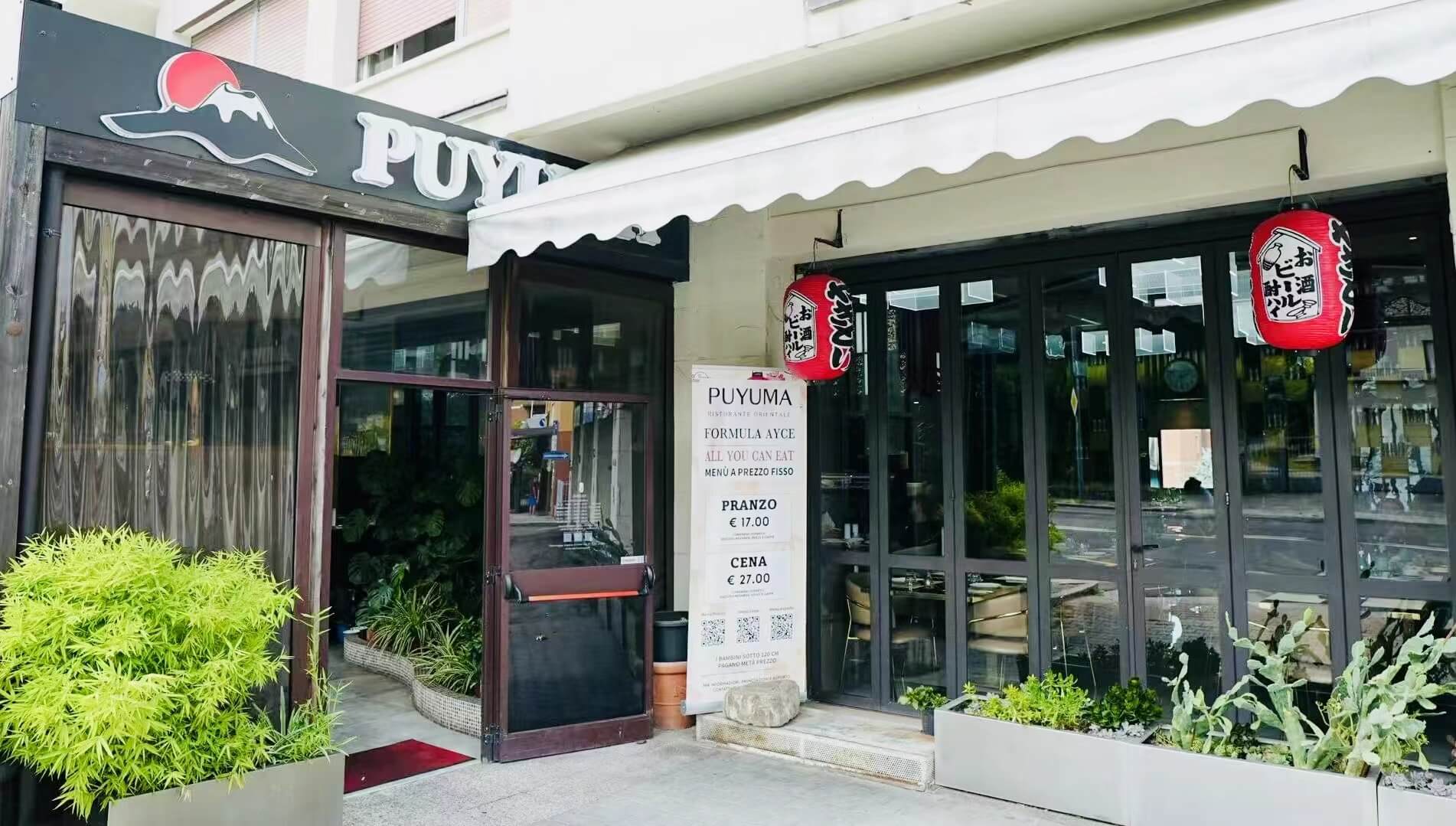 PUYUMA Restaurant Background ingresso di un ristorante